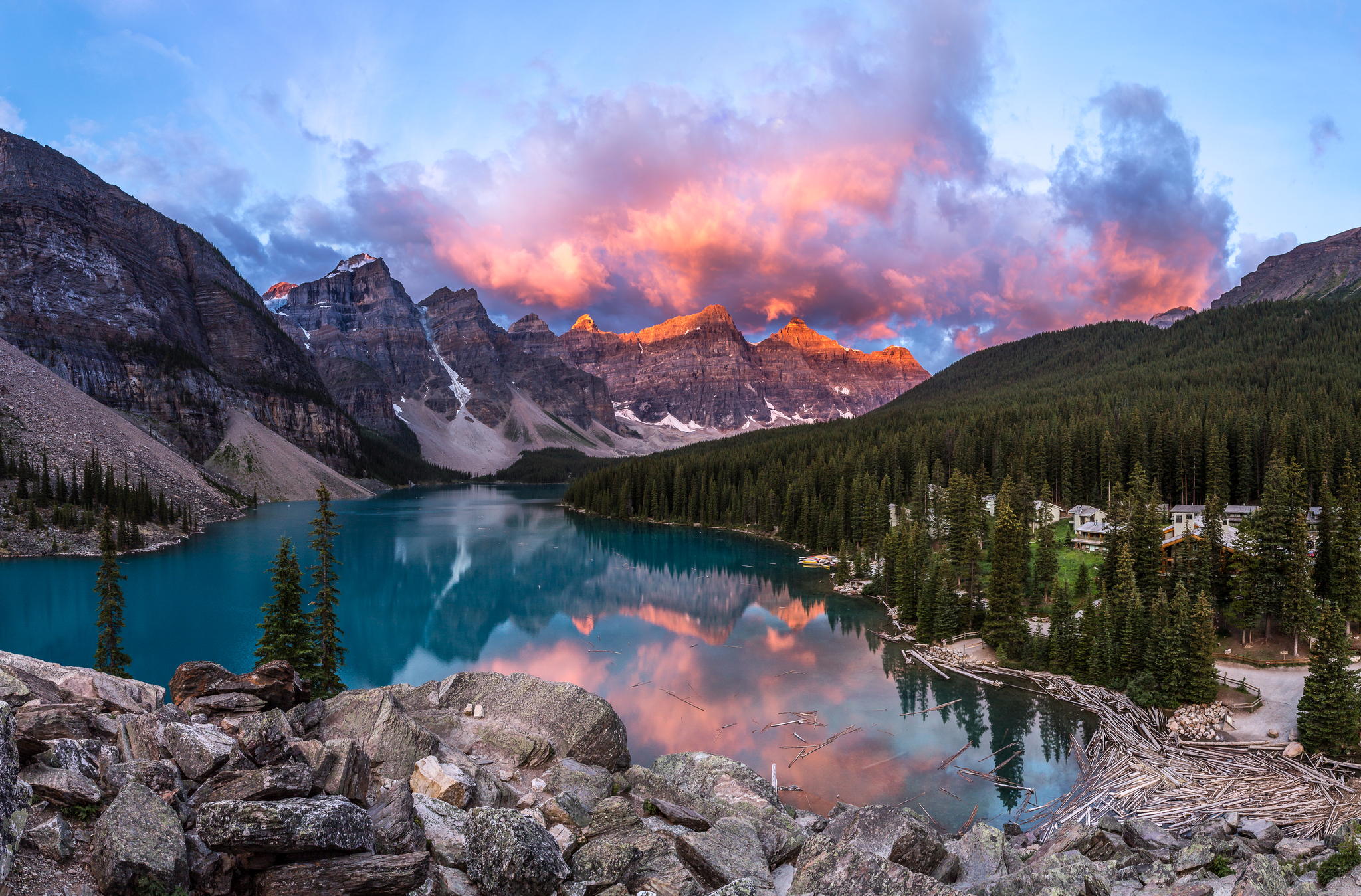 a-beautiful-morning-sunrise-in-moraine-lake-banff-national-park-canada-2048x1349.jpg