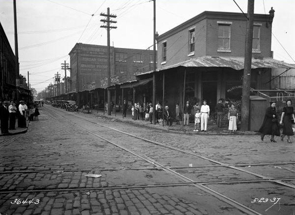 Curb Market - SW Corner 9th and Washington 1937 15383.jpg