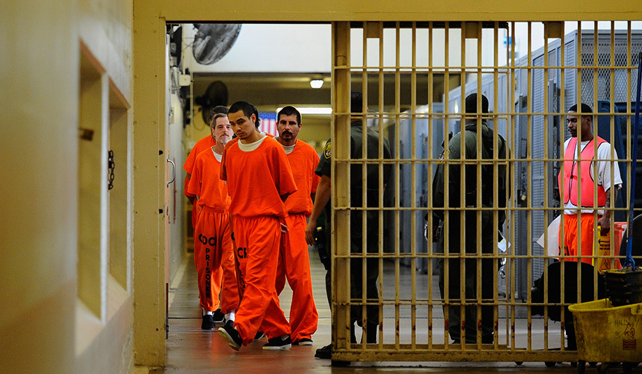 prisoners-walking-in-prison-antisocial-personality-disorder.jpg