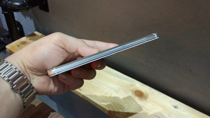 11-Xiaomi-Redmi-Note-4-hands-on-picture.jpg