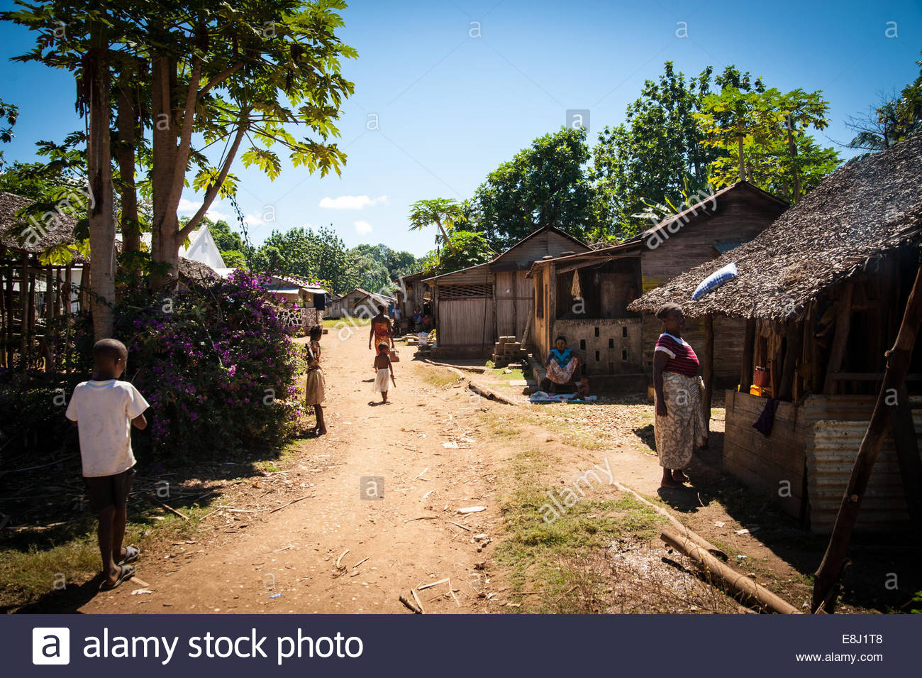 life-in-rural-poor-village-madagascar-africa-E8J1T8.jpg