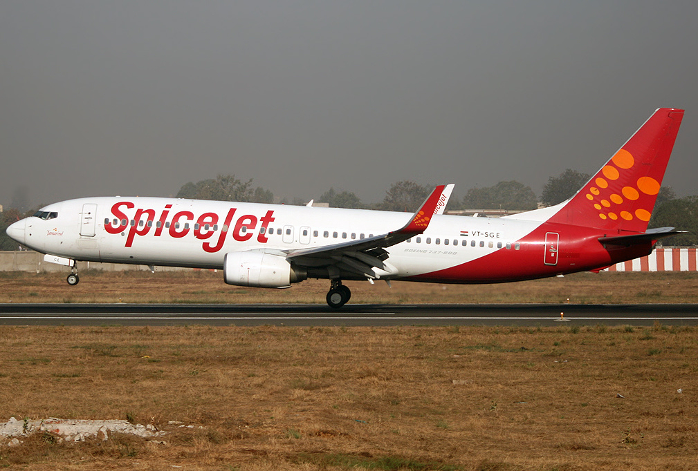 SpiceJet_Boeing_737-800_Vyas-1.jpg