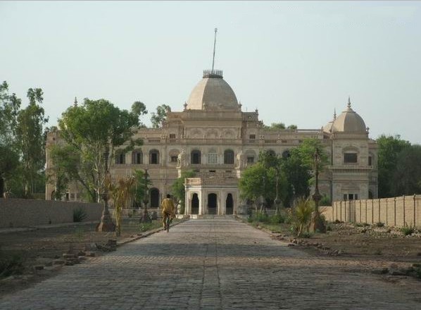 Sadiq-Garh-Palace-Dera-Nawab-Sahib-Bahawalpur-Photos-of-Bahawalpur.jpg