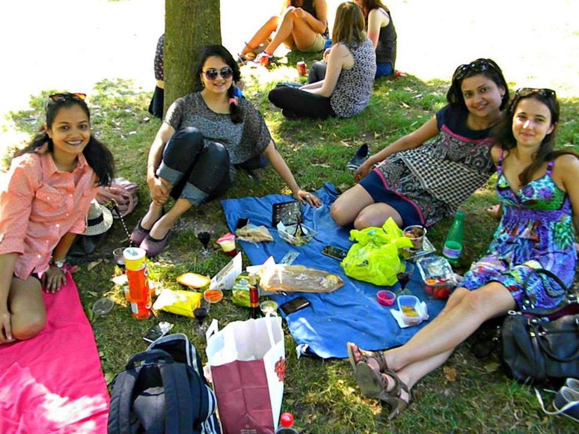 picnicking-in-hyde-park-london-girlinchief-16.jpg