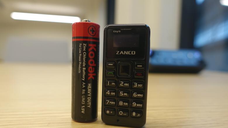 arama-yapip-mesaj-gonderebilen-dunyanin-en-kucuk-cep-telefonu-tiny-t1-40-dolardan-satilacak_780x439.jpg