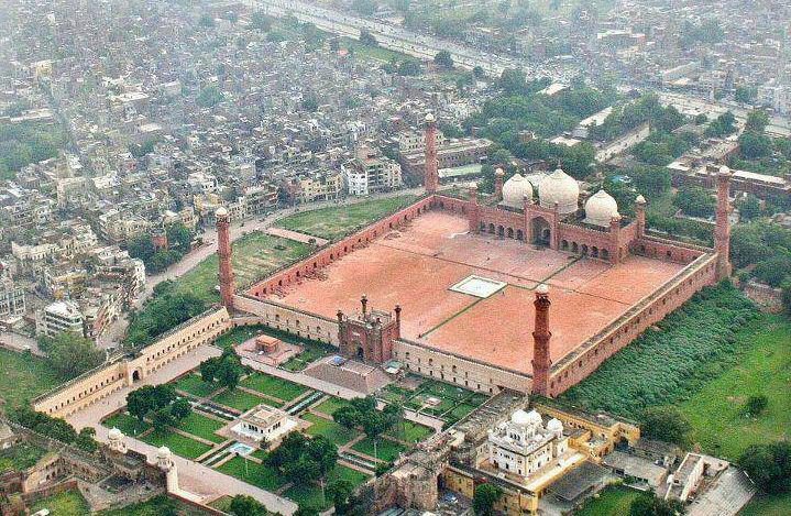badshahi-mosque-Lhr.jpg