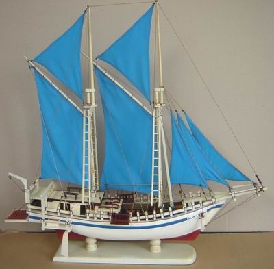 wood-ship-miniature-phinisi.jpg