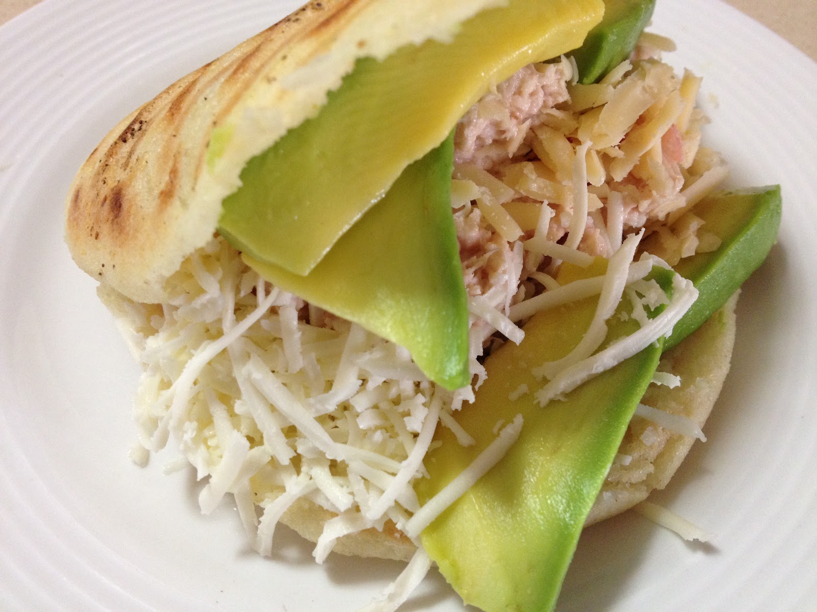 Arepa co n Atun.JPG