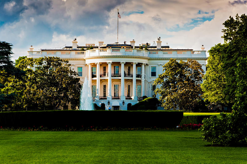 white-house-beautiful-summer-day-washington-dc-47821694.jpg