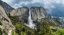 220px-Yosemite_Falls_from_trail,_Yosemite_NP,_CA,_US_-_Diliff.jpg