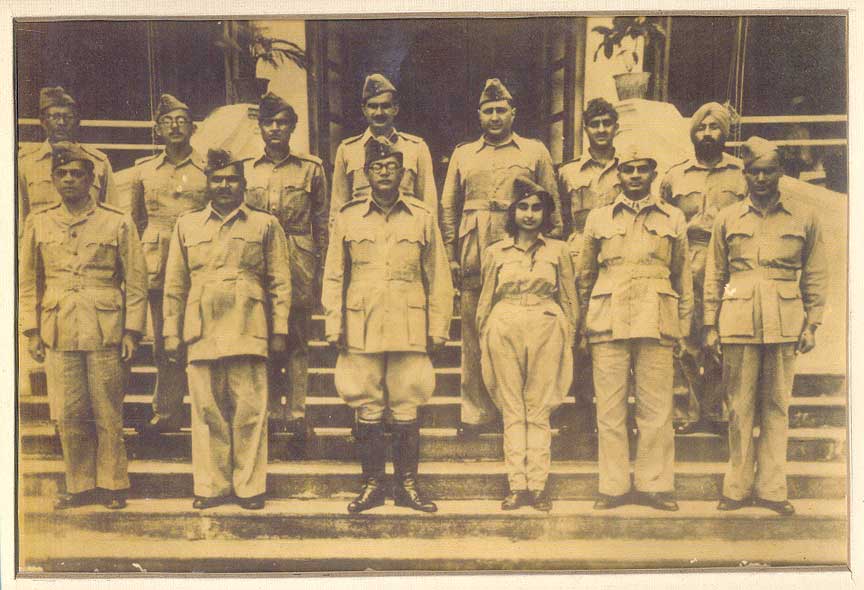 Netaji_Subhas_Chandra_Bose_and_Members_of_the_Azad_Hind_Fauj.jpg