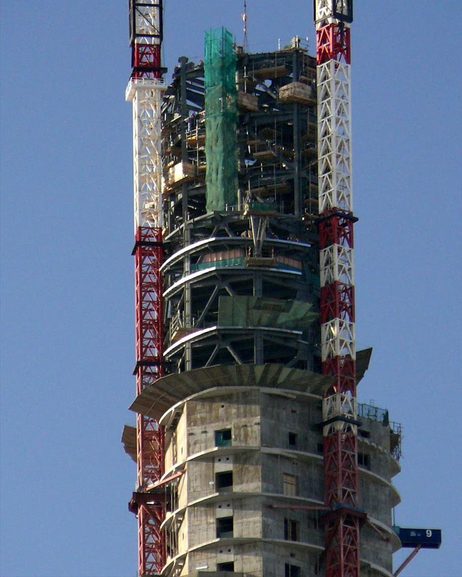 Burj_Dubai_Under_Construction_on_26_March_2008_Pict_2.jpg