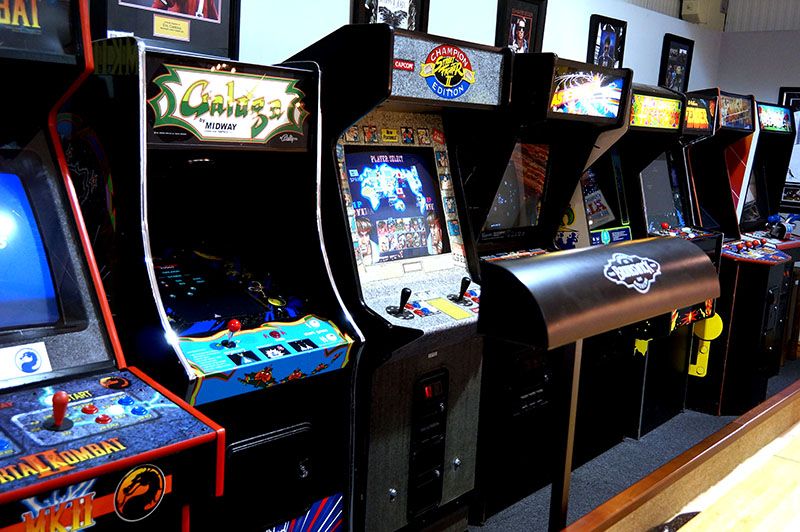 27091-street-fighter-2-championship-edition-arcade-machine-in-showroom.jpg