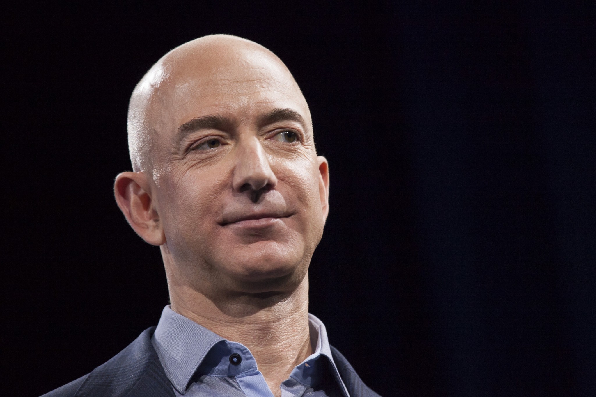 la-fi-tn-jeff-bezos-amazon-20150817.jpg