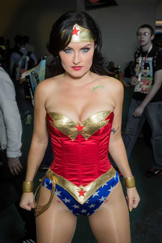 Wonder-Woman-cosplay-by-Jennifer-Wenger.jpg