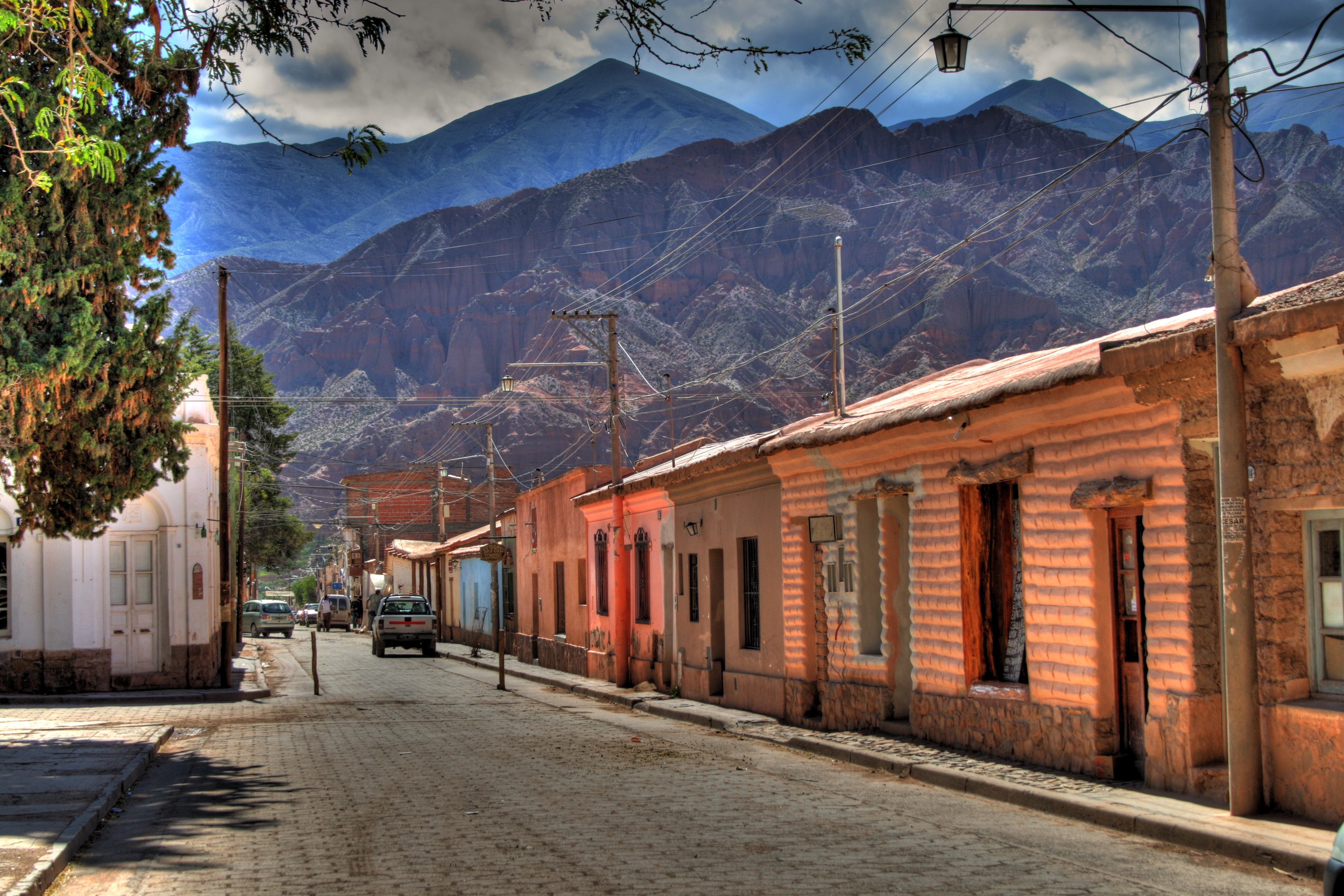 Calle_de_Tilcara,_Jujuy,_Argentina.jpg