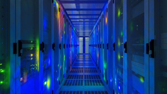 _83115463_data_centre_alamy_big.jpg