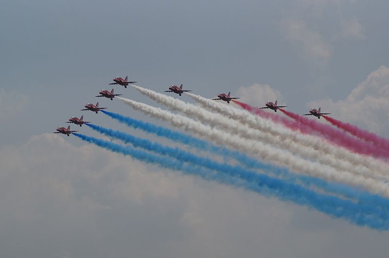 the-red-arrows-354698_1280.jpg