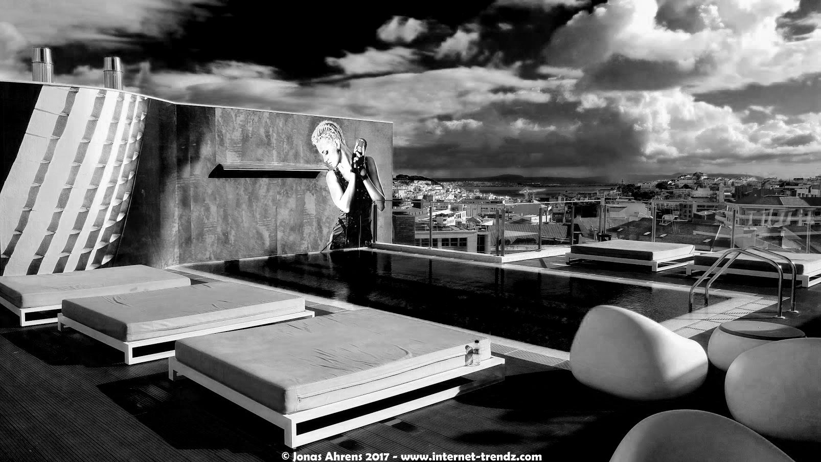 HF-Music-Lisbon-Rooftop_Jonas-Ahrens-Internetmarketing_black-and-white.jpg