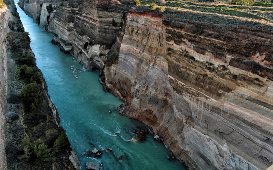 corinth_canal_landslide_web-thumb-large.jpg