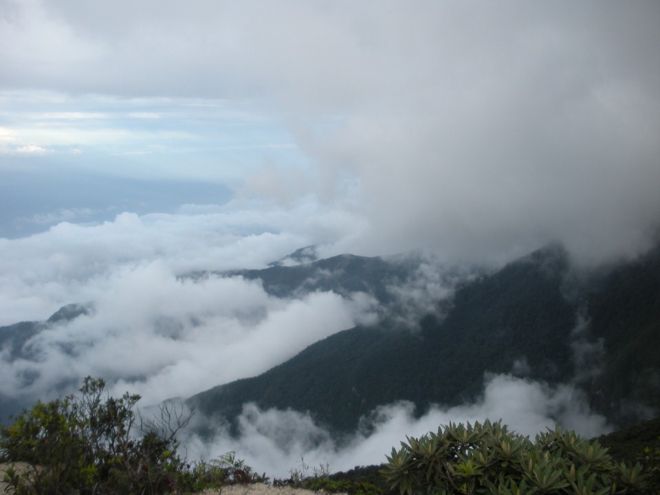 Nubes jugando con la Montaña.jpg