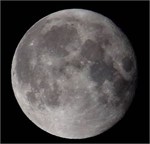 200x_Zoom_View_of_the_Moon.jpg