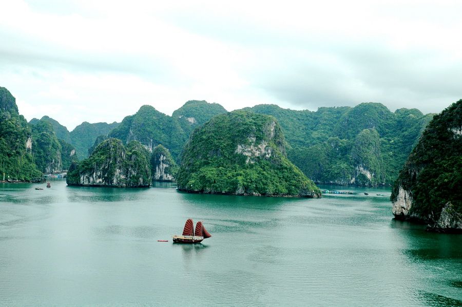 bai-tu-long-bay-tour-from-hai-phong.jpg