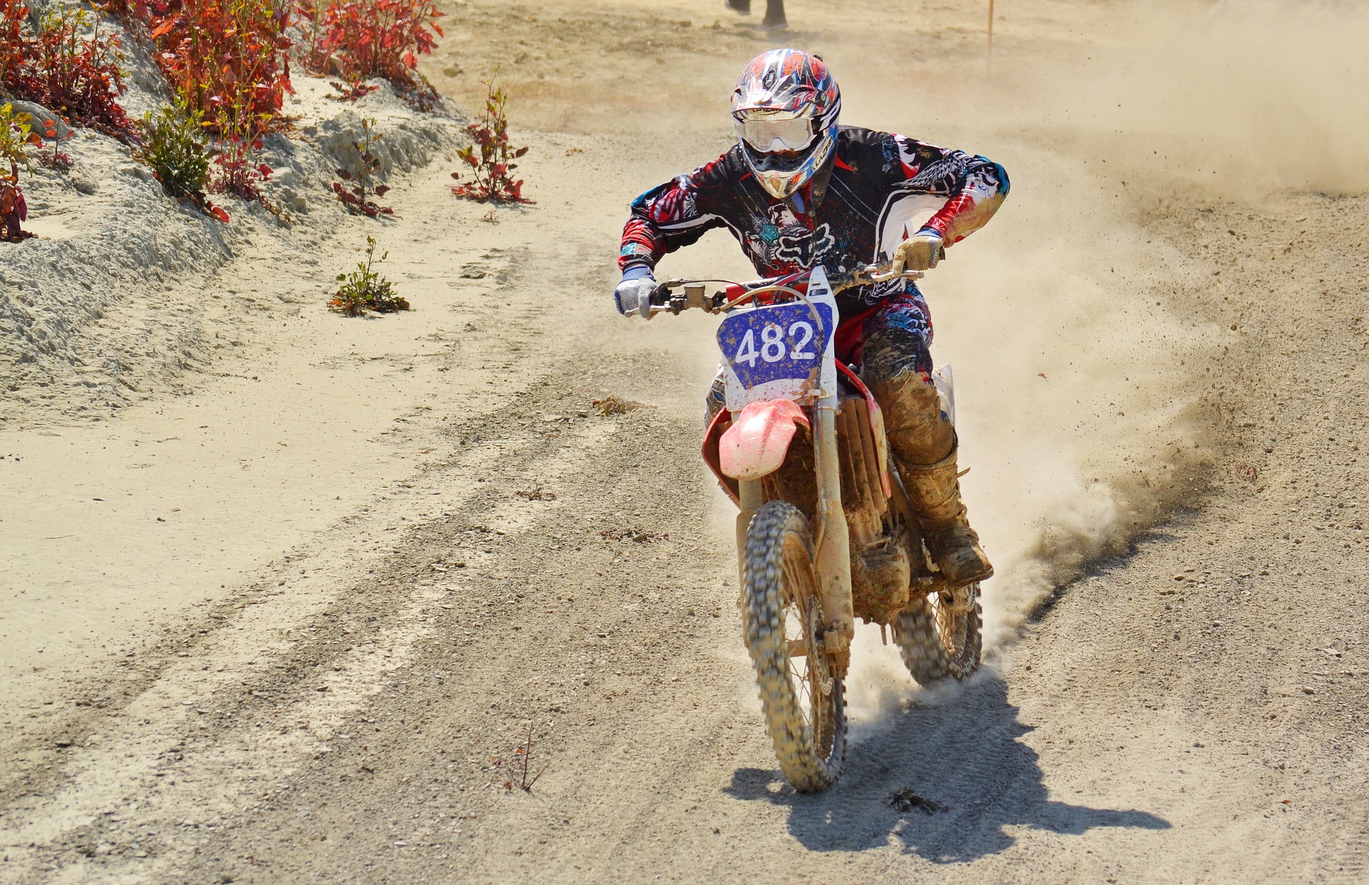 dirt-bike-2086262_1920.jpg