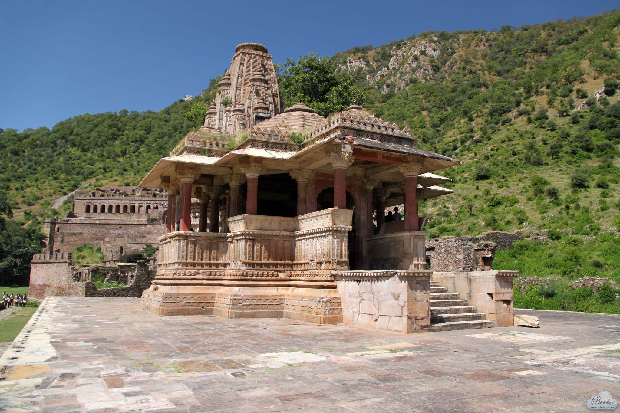 bhangarh temple.jpg