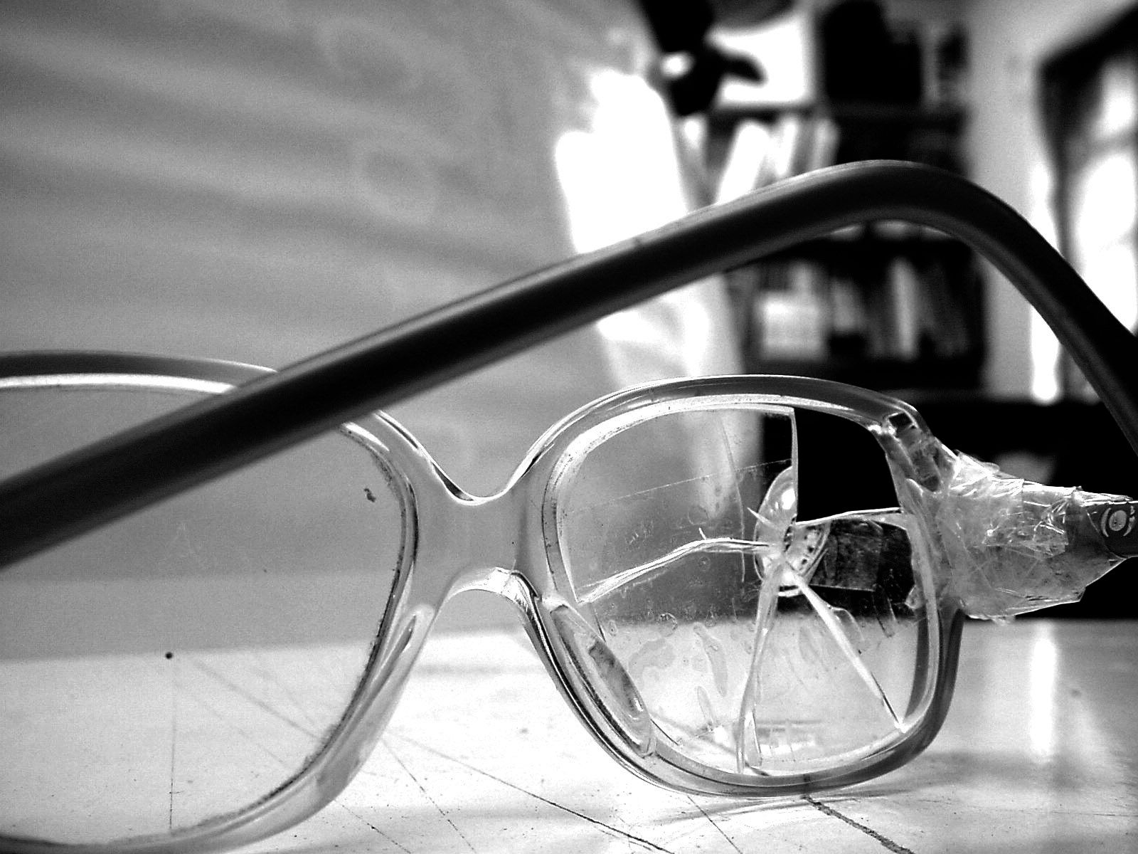 broken-glasses-1-1316764.jpg