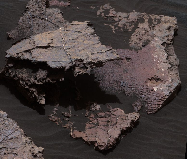 Cracks-Help-Reveal-the-Shape-of-Water-on-Mars-777x662.jpg