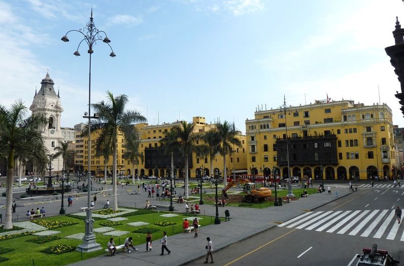 Plaza-Armas-Centro-Historico-Lima_LNCIMA20160106_0118_5.jpg