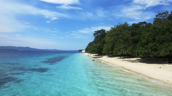 Pantai Liang - ambon.jpg