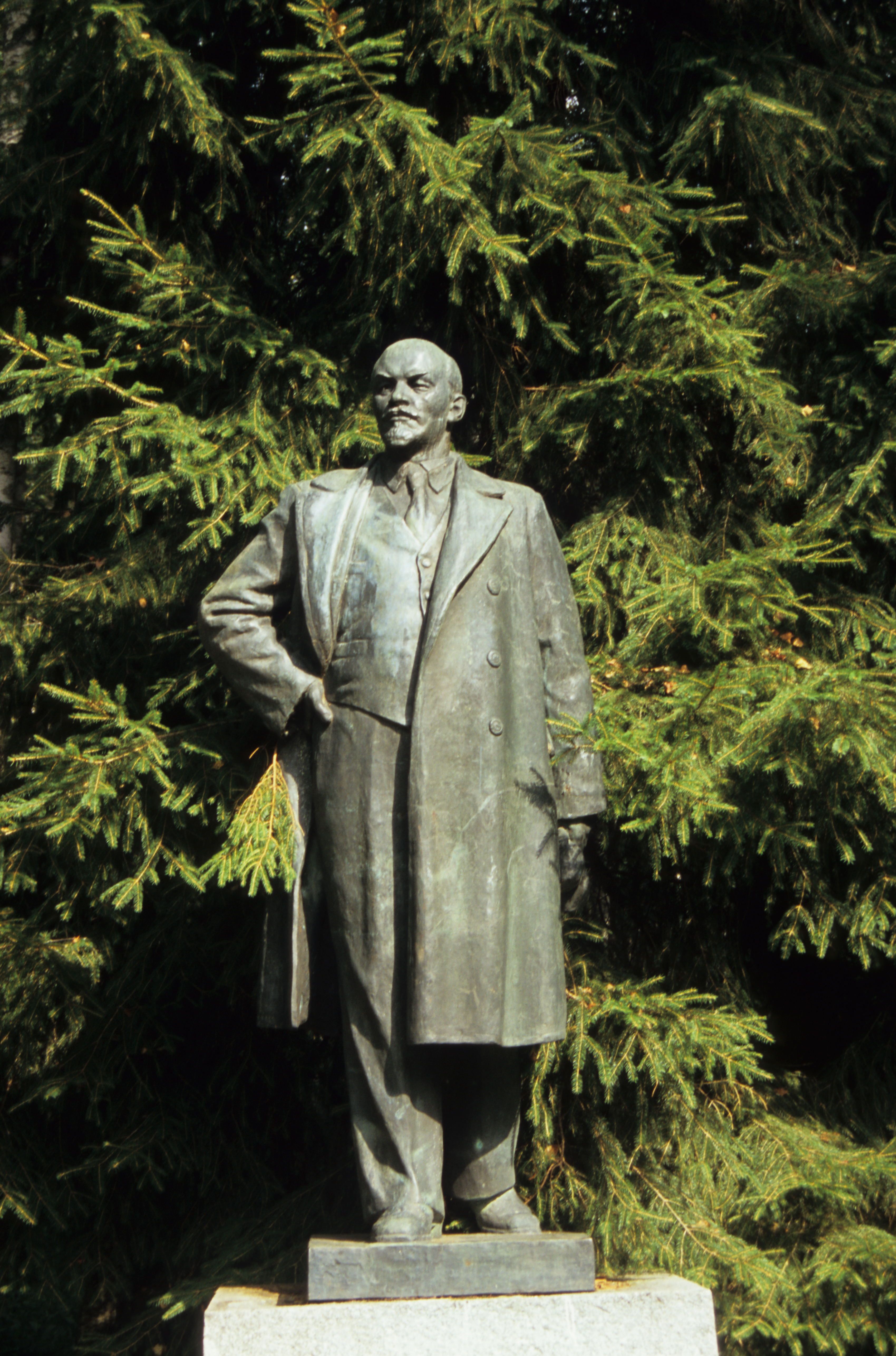 Grutas Park - VI Lenin.jpg