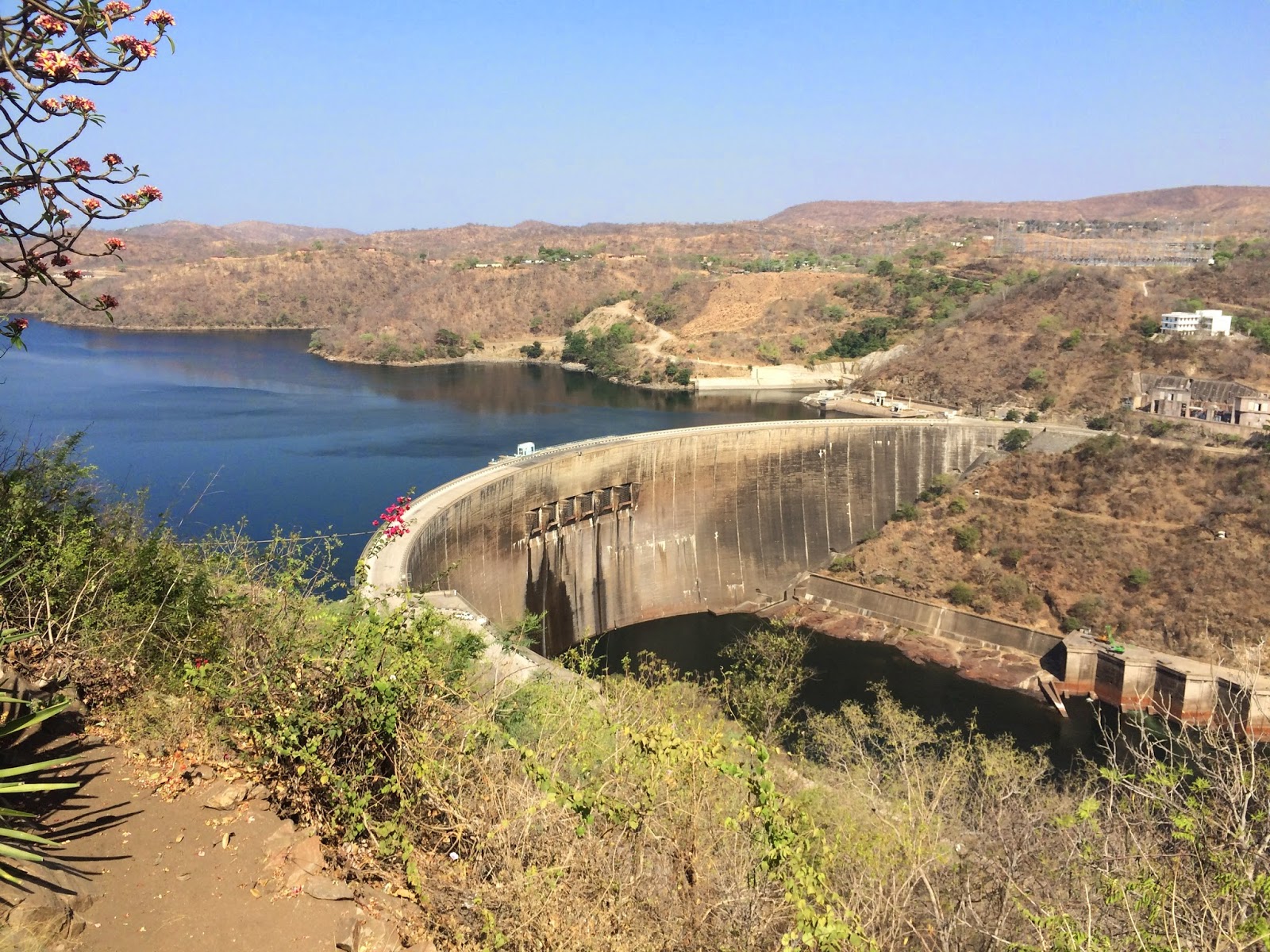 lake-kariba-dam-2014.JPG