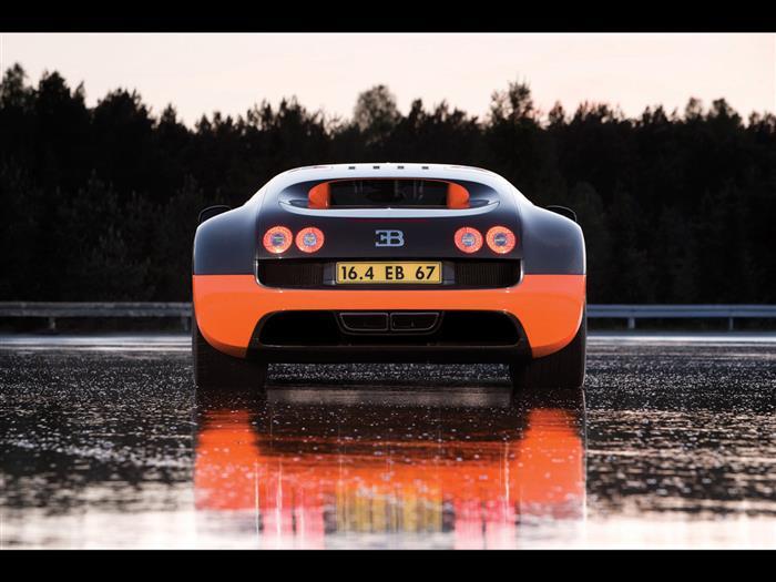 bugatti-veyron-super-sport-rear-view.jpg