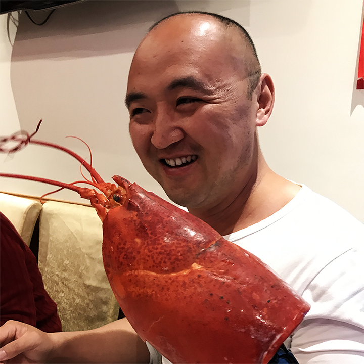 a huge lobster head.png