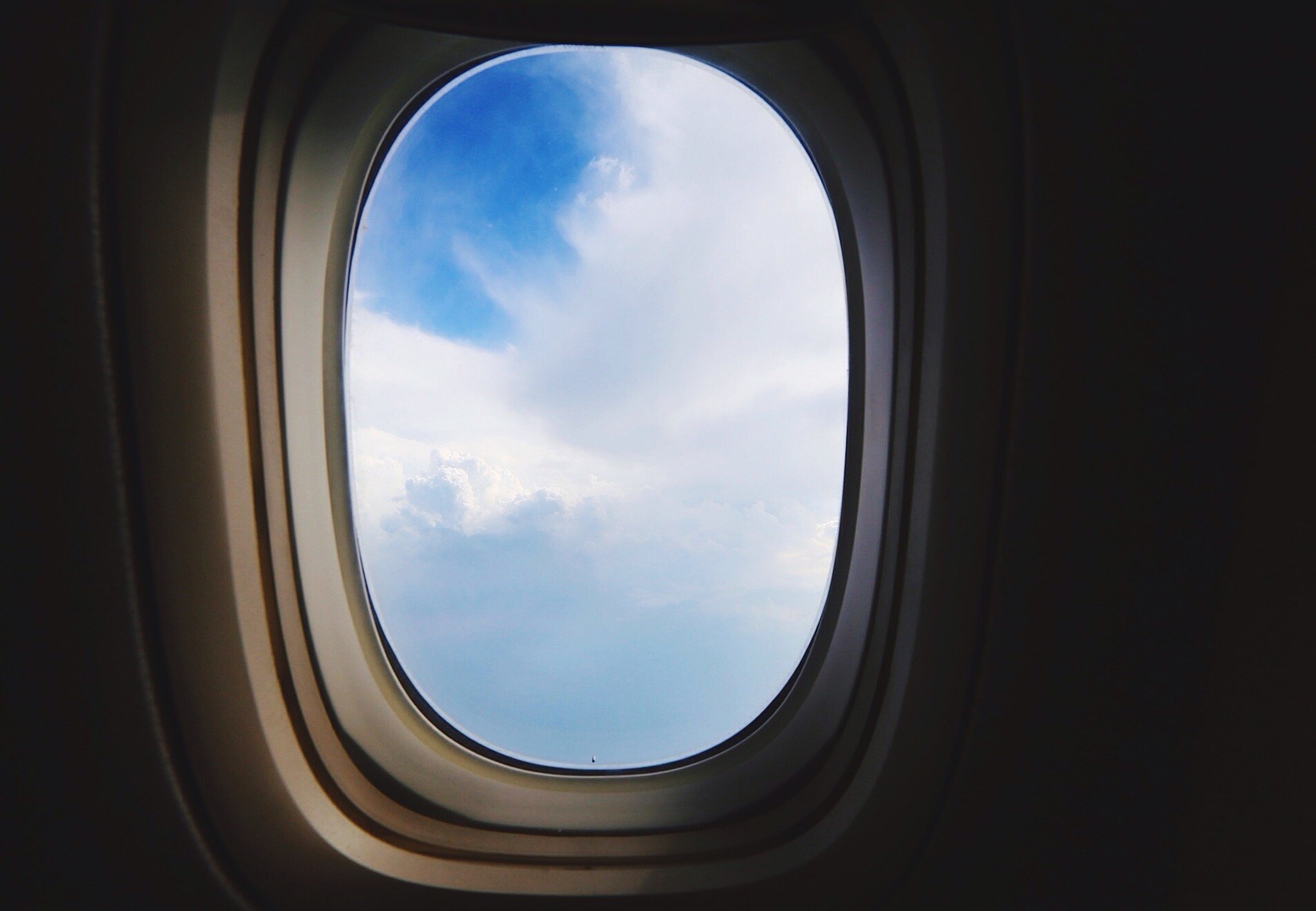 THIS IS WHY AIRPLANE WINDOWS ARE ROUNDED — Steemit