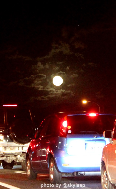 moon-02-s.jpg