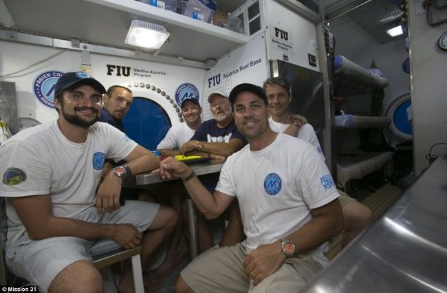 Jacques-Cousteau-the-first-man-to-live-underwater.jpg