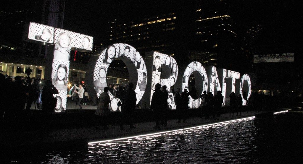 Toronto-sign-city-hall.jpg