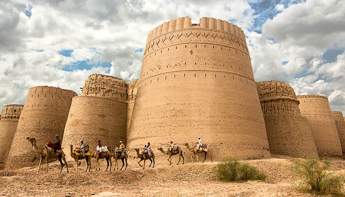 Derawar-Fort,-Bahawalpur,-Punjab.jpg