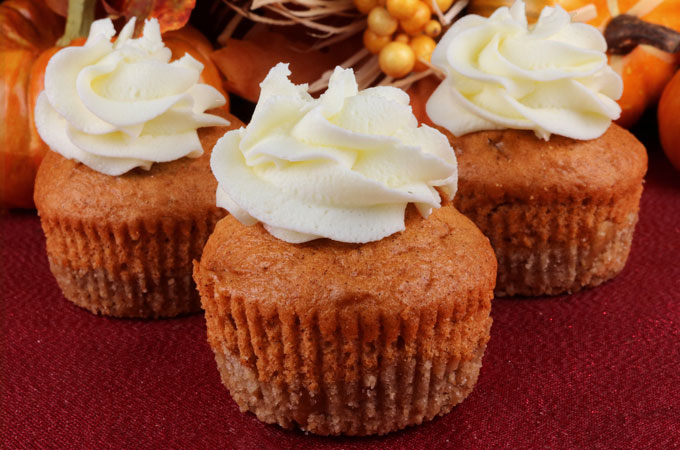 pumpkin-pie-cupcakes-with-whipped-cream-frosting-main.jpg