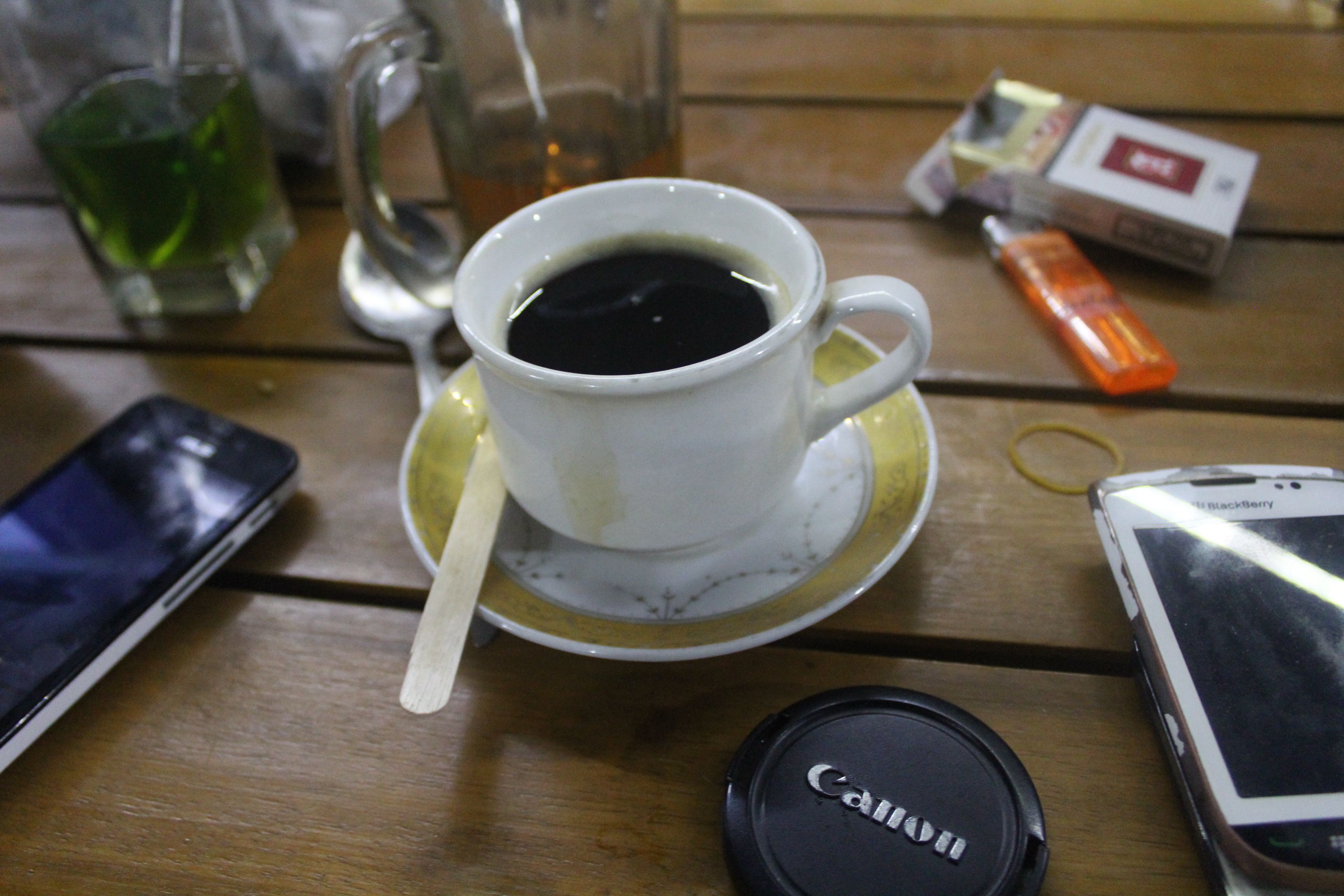 Gambar Kopi Dan Rokok Di Cafe 0001