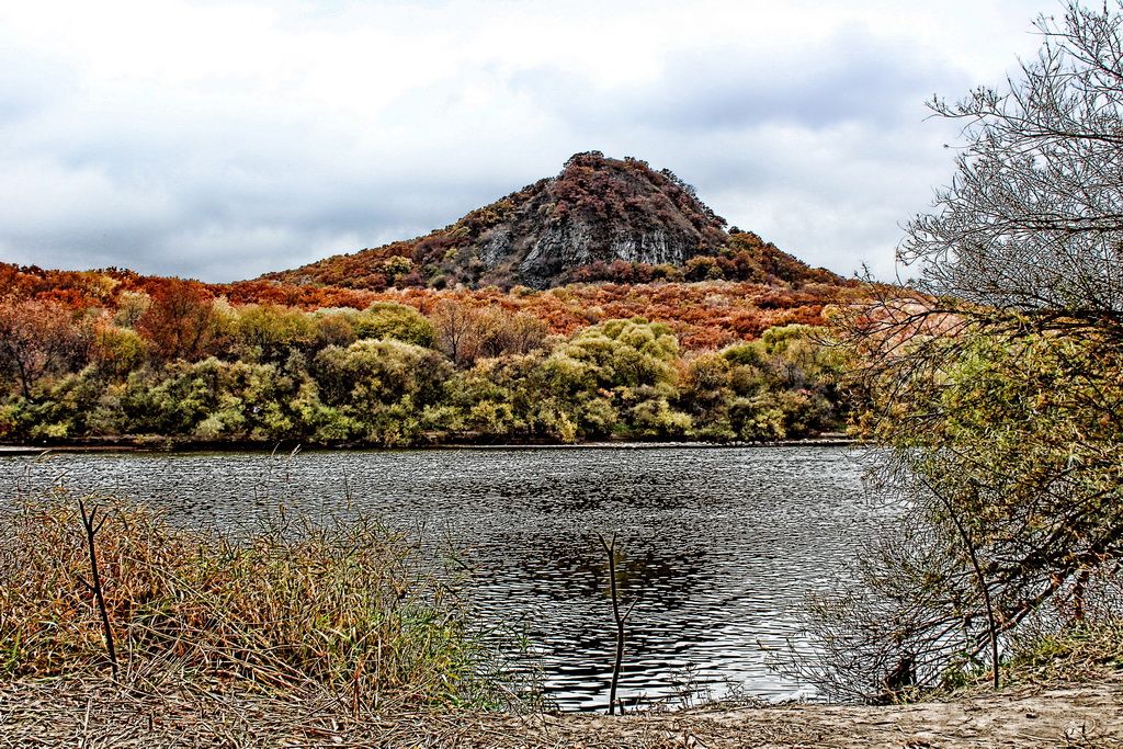 Село октябрьское приморский край. Сопка Сенькина шапка Приморский край. Приморский край Октябрьский район гора Сенькина шапка. Покровка Приморский край Сенькина шапка. Вулкан Сенькина Приморский край Сенькина шапка.