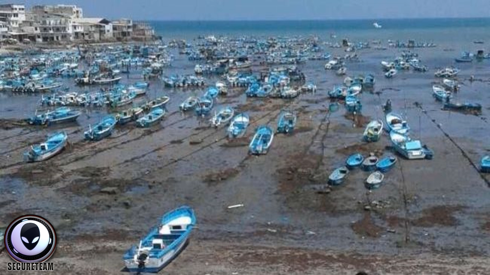 Перед вод. Отступление моря перед ЦУНАМИ. Океан перед ЦУНАМИ. Вода перед ЦУНАМИ. ЦУНАМИ отлив.