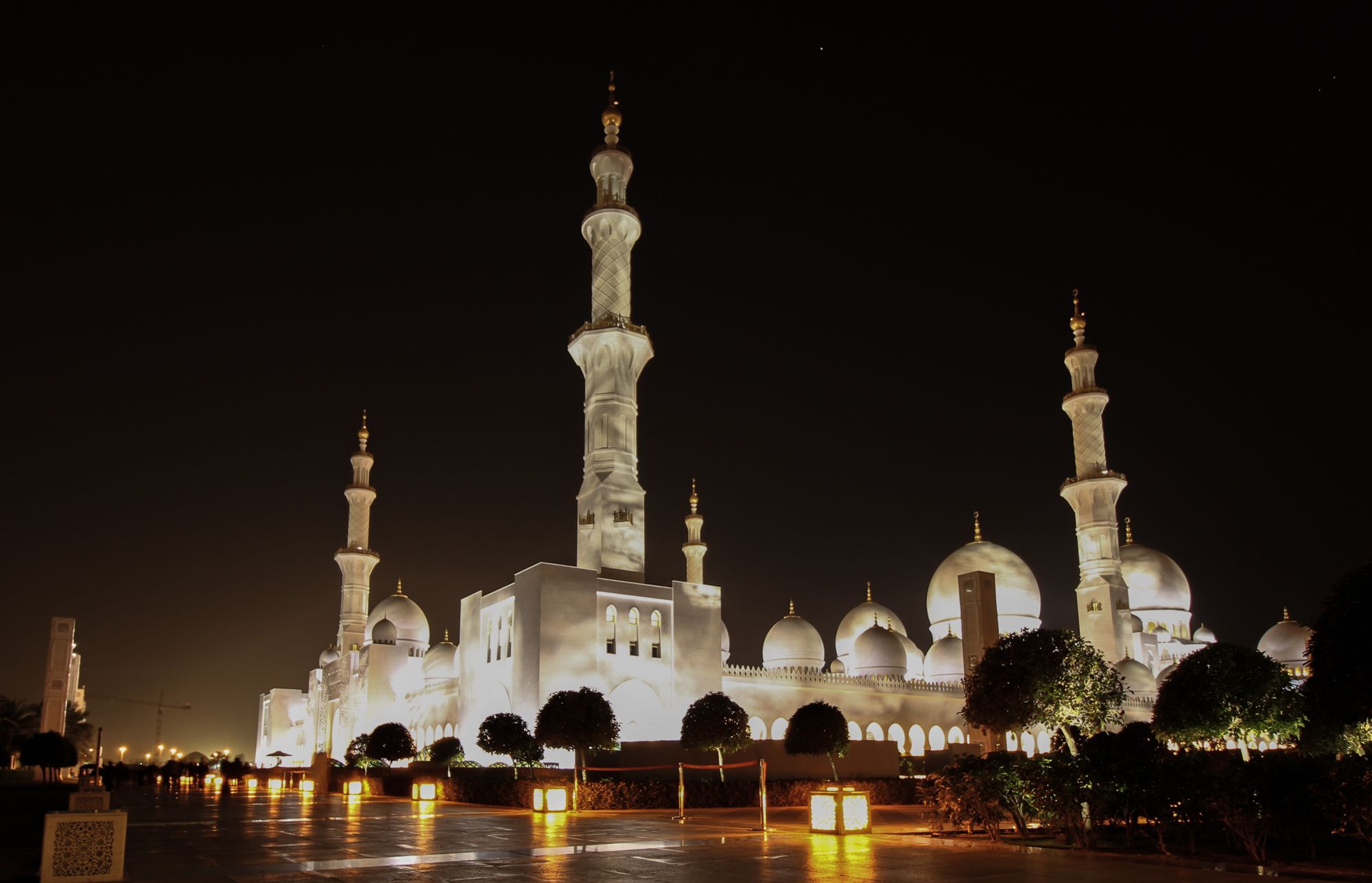 grand-mosque-from-far-at-night.jpg