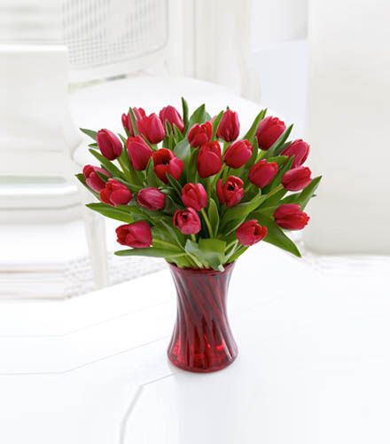 Red-Tulips-in-Vase.jpg