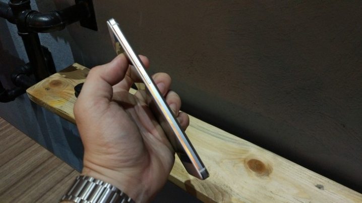 14-Xiaomi-Redmi-Note-4-hands-on-picture.jpg