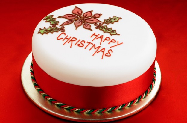 Classic-chic-Christmas-cake.jpg